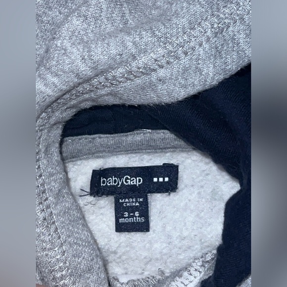 SOLD Gap baby onesie grey with hoodie size: 3-6M BNWOT - Picture 3 of 3